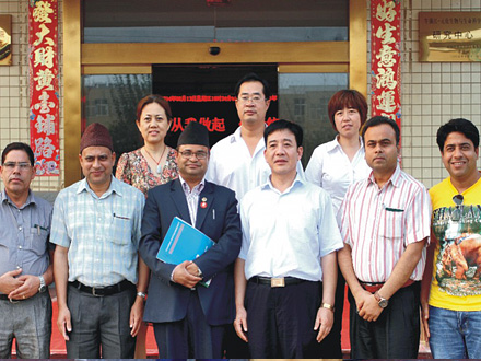 研究会与尼泊尔政府官员进行中医文化交流